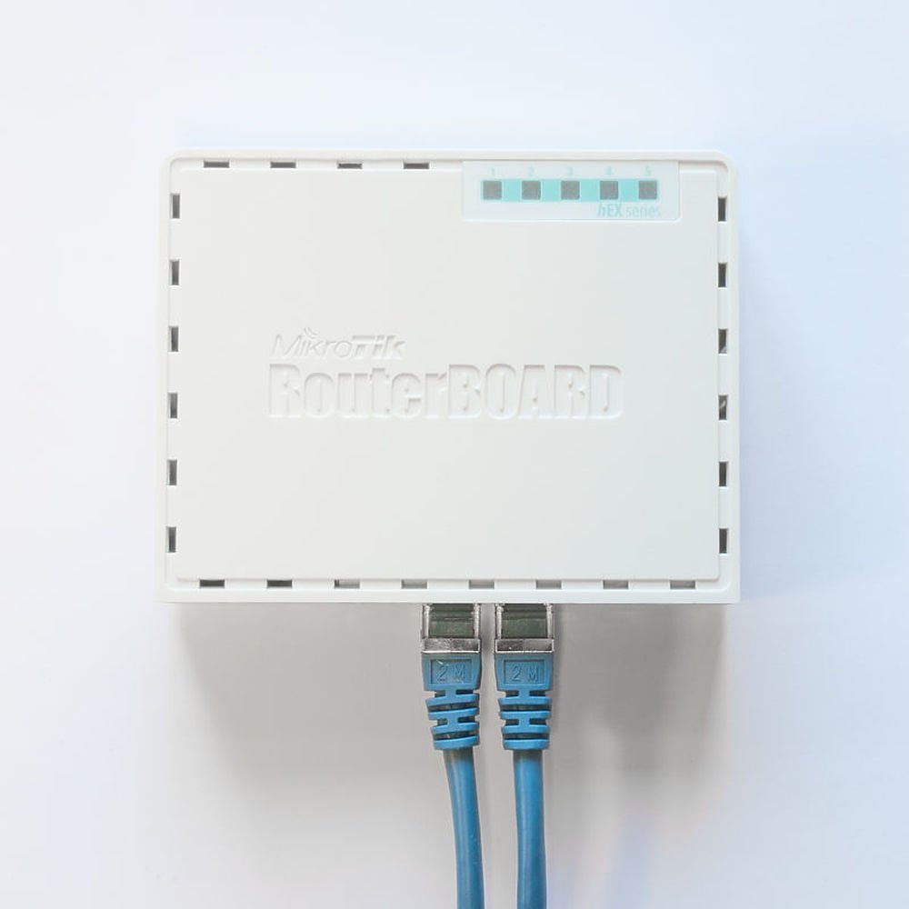 Router Mikrotik RB750Gr3