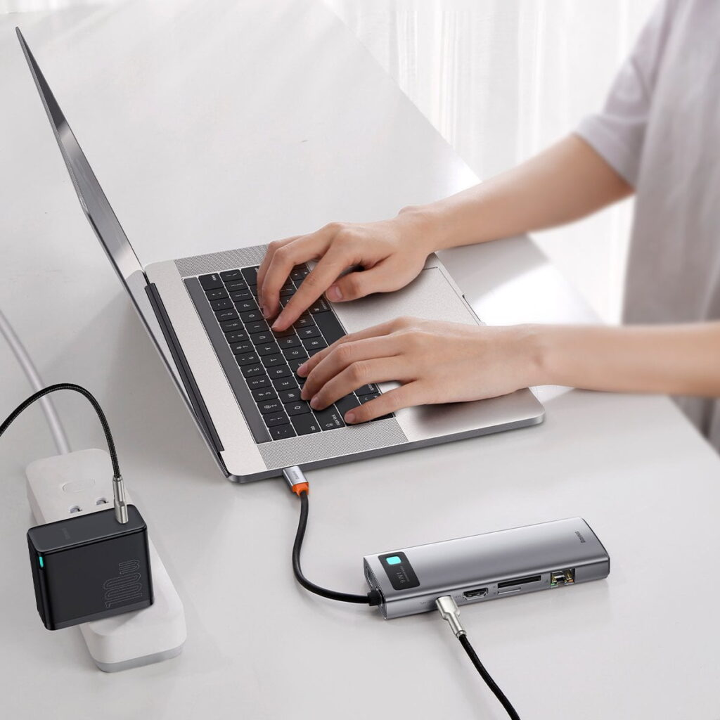 USB-C to 3x USB 3.0 + HDMI + USB-C PD + Ethernet RJ45 + microSD/SD + VGA