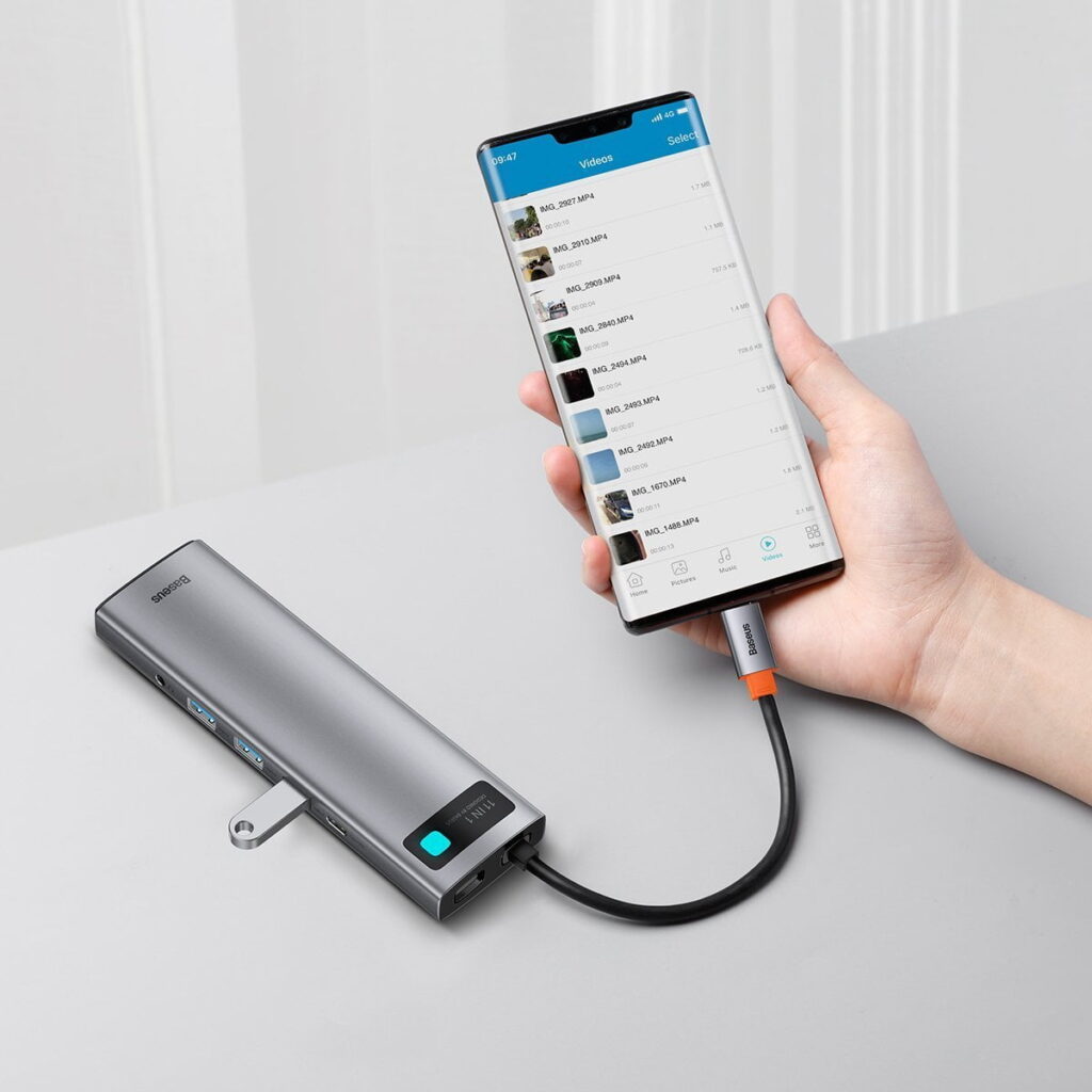 USB-C to 3x USB 3.0 + 2x HDMI + USB-C PD + Ethernet RJ45 + microSD/SD + VGA + AUX