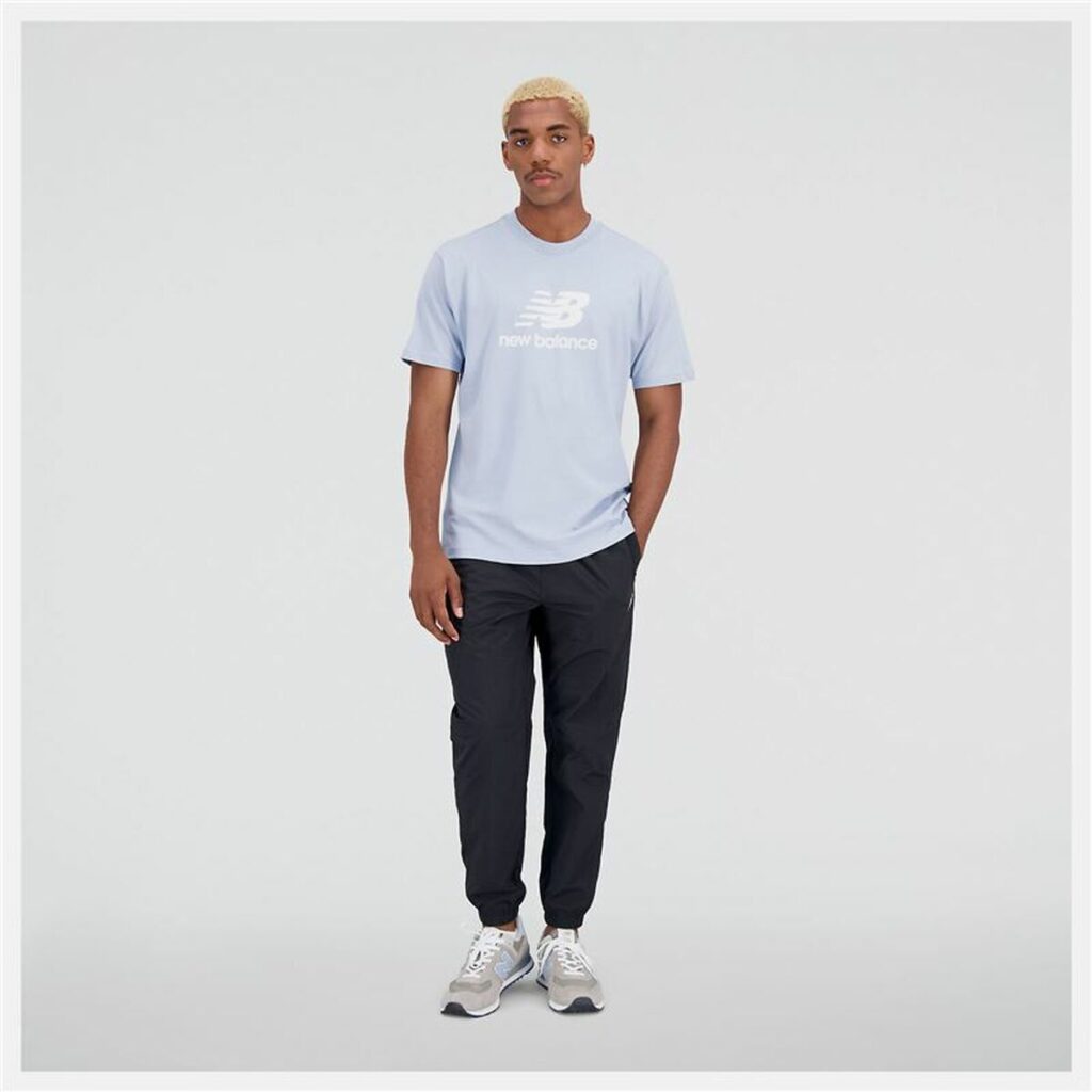 Ανδρική Μπλούζα με Κοντό Μανίκι New Balance Essentials Stacked Logo Ανοιχτό Μπλε