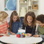 Επιτραπέζιο Παιχνίδι Fontanero Chapucero Hasbro E6553675