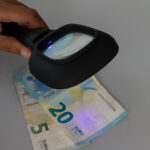 Μεγεθυντικός Φακός με LED και Υπεριώδες Φως Magiolet InnovaGoods