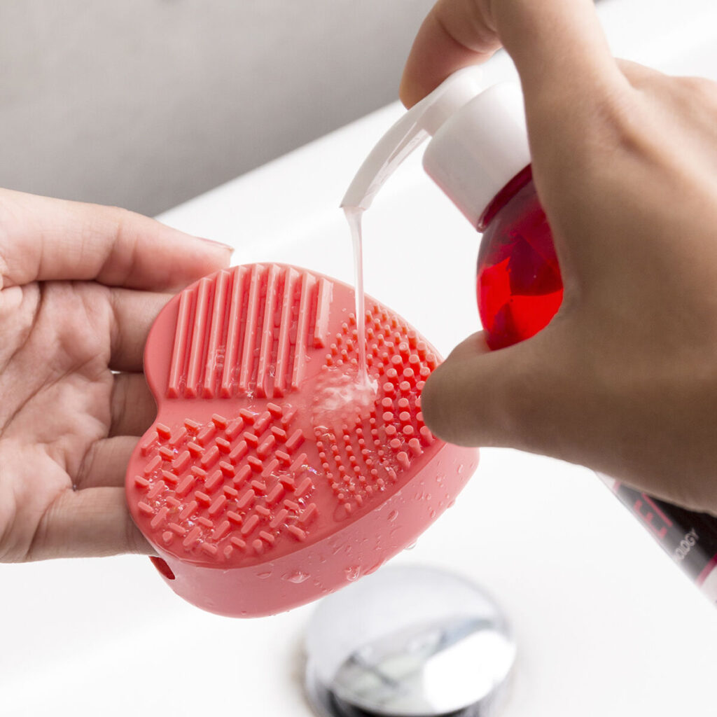 Καθαριστικό Πινέλων για Μακιγιάζ Heart InnovaGoods